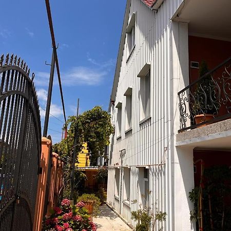 Guest House Chexovi 24 كوبوليتي المظهر الخارجي الصورة