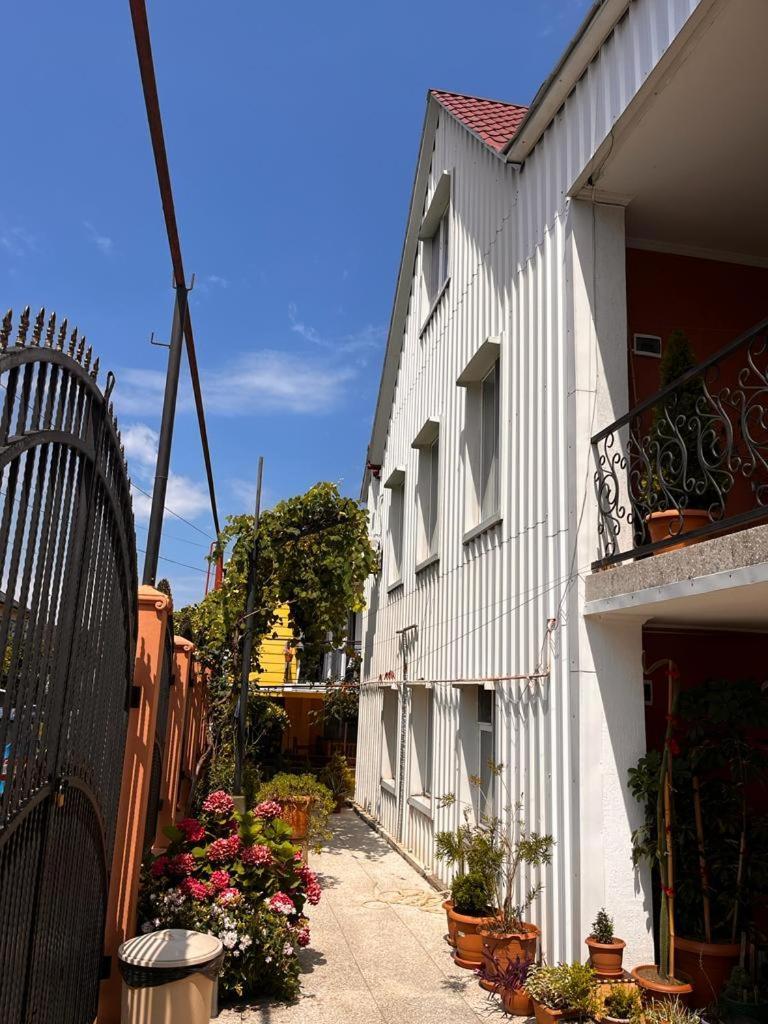Guest House Chexovi 24 كوبوليتي المظهر الخارجي الصورة