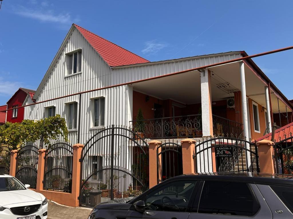 Guest House Chexovi 24 كوبوليتي المظهر الخارجي الصورة