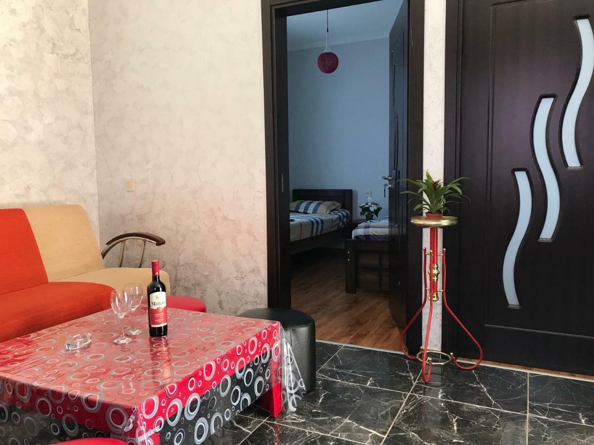Guest House Chexovi 24 كوبوليتي المظهر الخارجي الصورة