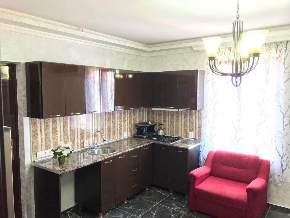 Guest House Chexovi 24 كوبوليتي المظهر الخارجي الصورة