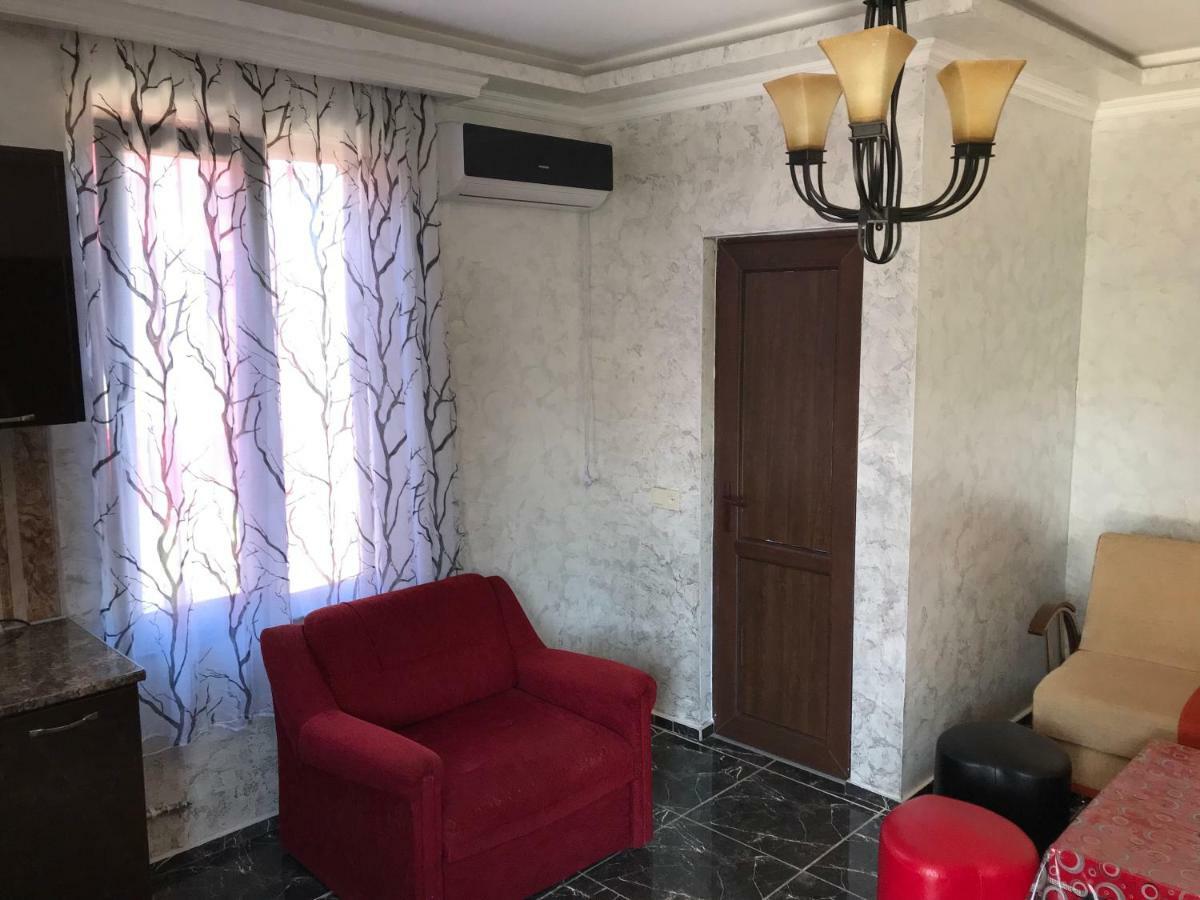 Guest House Chexovi 24 كوبوليتي المظهر الخارجي الصورة