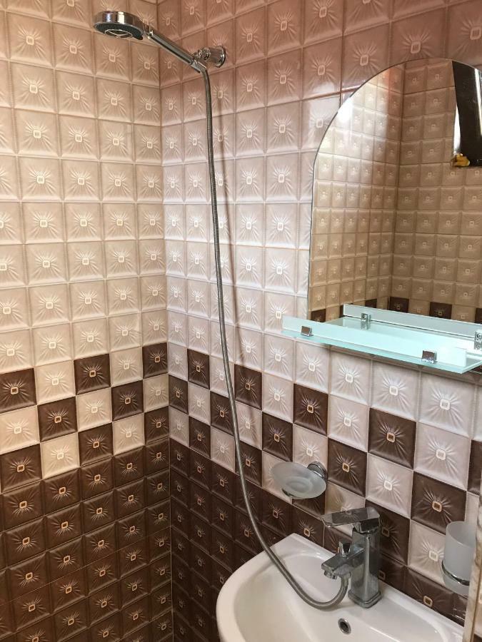 Guest House Chexovi 24 كوبوليتي المظهر الخارجي الصورة