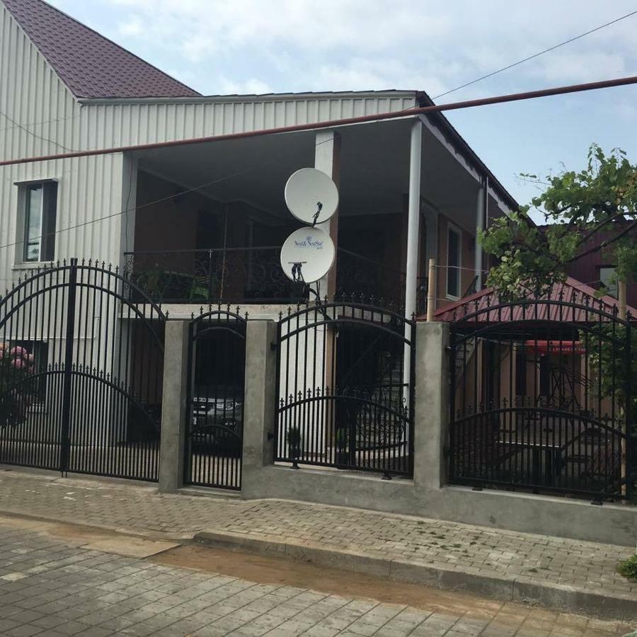 Guest House Chexovi 24 كوبوليتي المظهر الخارجي الصورة