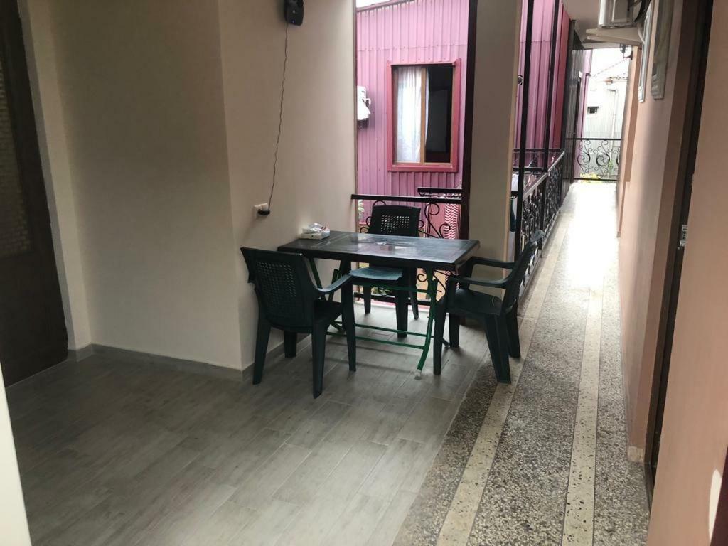 Guest House Chexovi 24 كوبوليتي المظهر الخارجي الصورة
